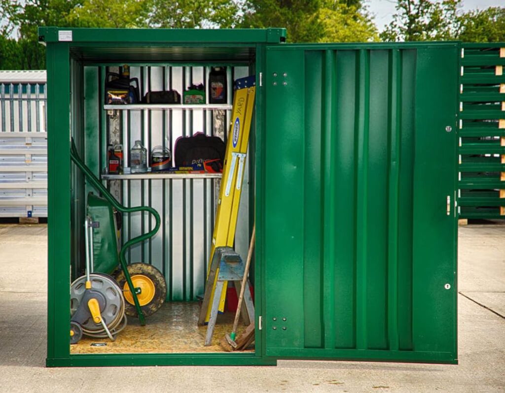 Zahradní nářadí ve flat pack kontejneru