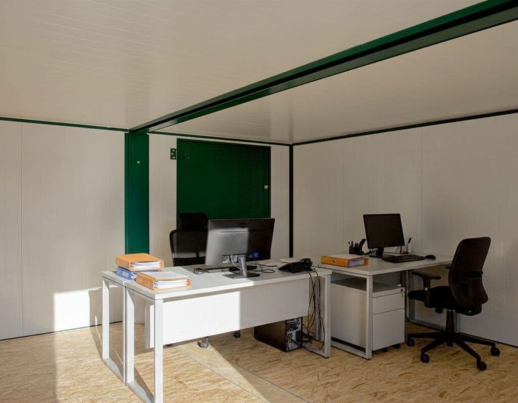 Kancelář z flat pack kontejneru